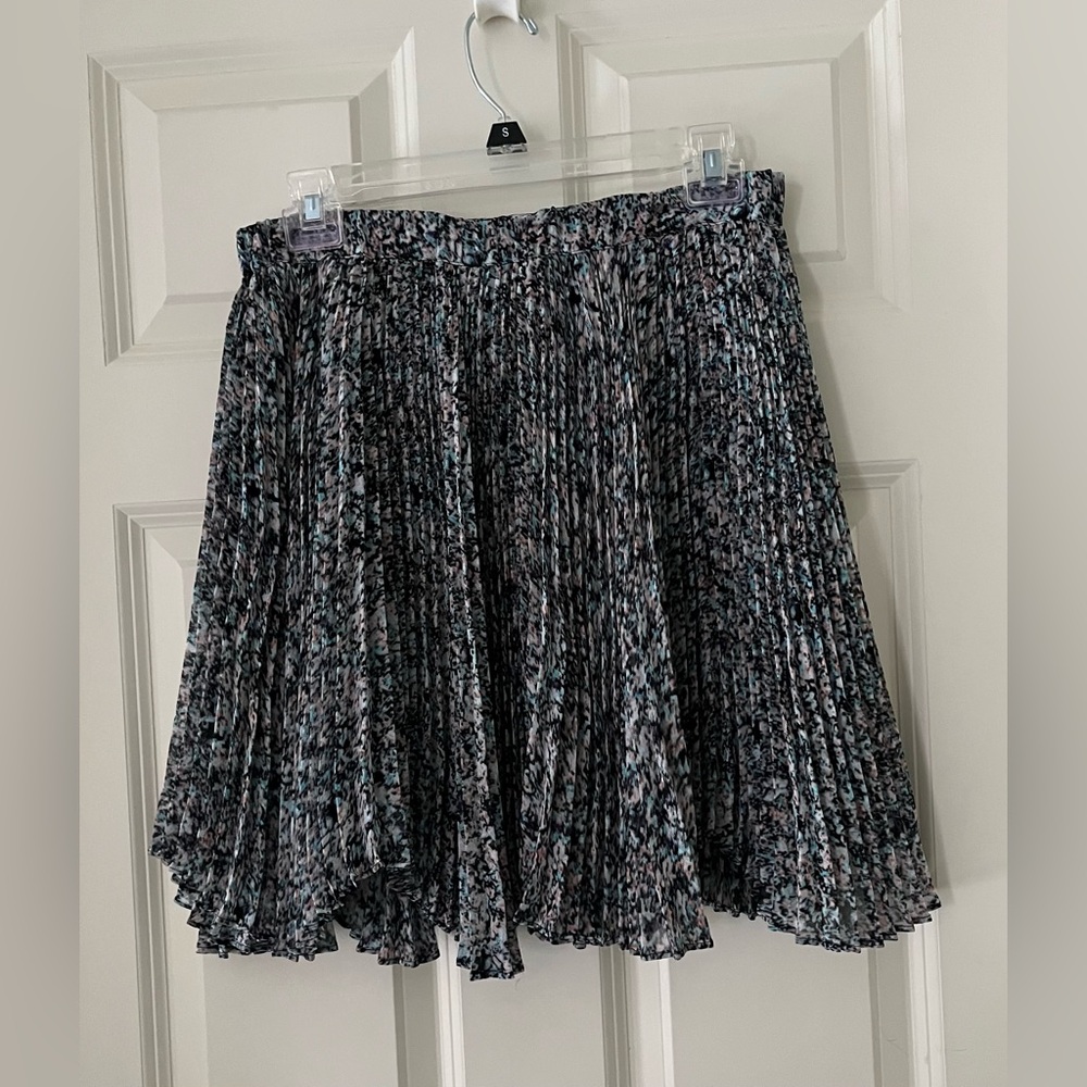 CLUB Monaco Boho Floral Accordion Mini Skirt Multicolor Size 00 elastic waist